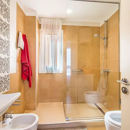 Ocean Breeze Apartment